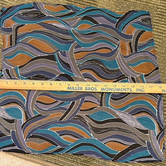 Multicolor Wave Pattern mini Shall - Picture 3 of 3